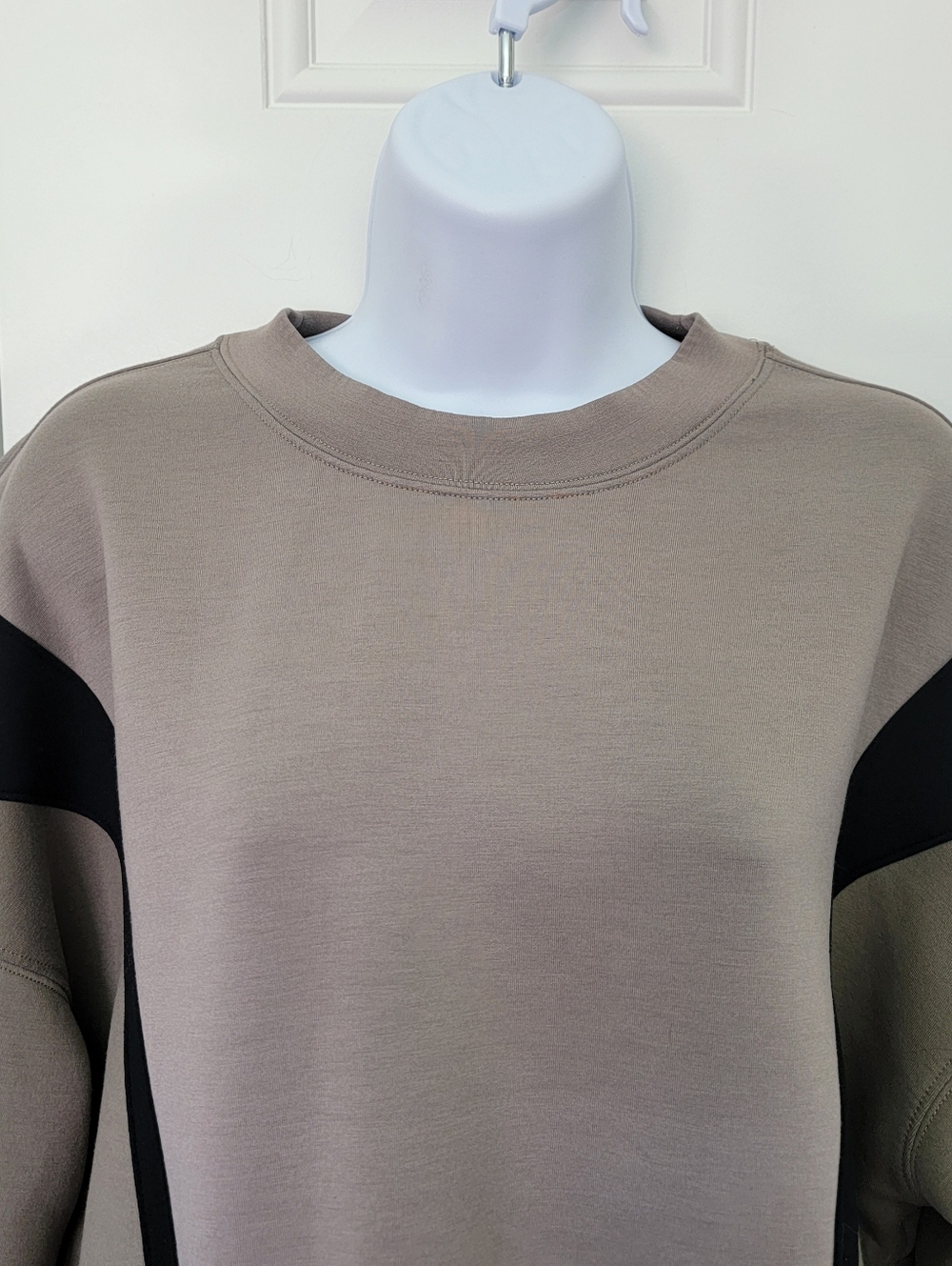 YPB NeoKnit Cropped Pullover Sweatshirt Gray Black Color Block Design Size Small - Picture 5 of 11